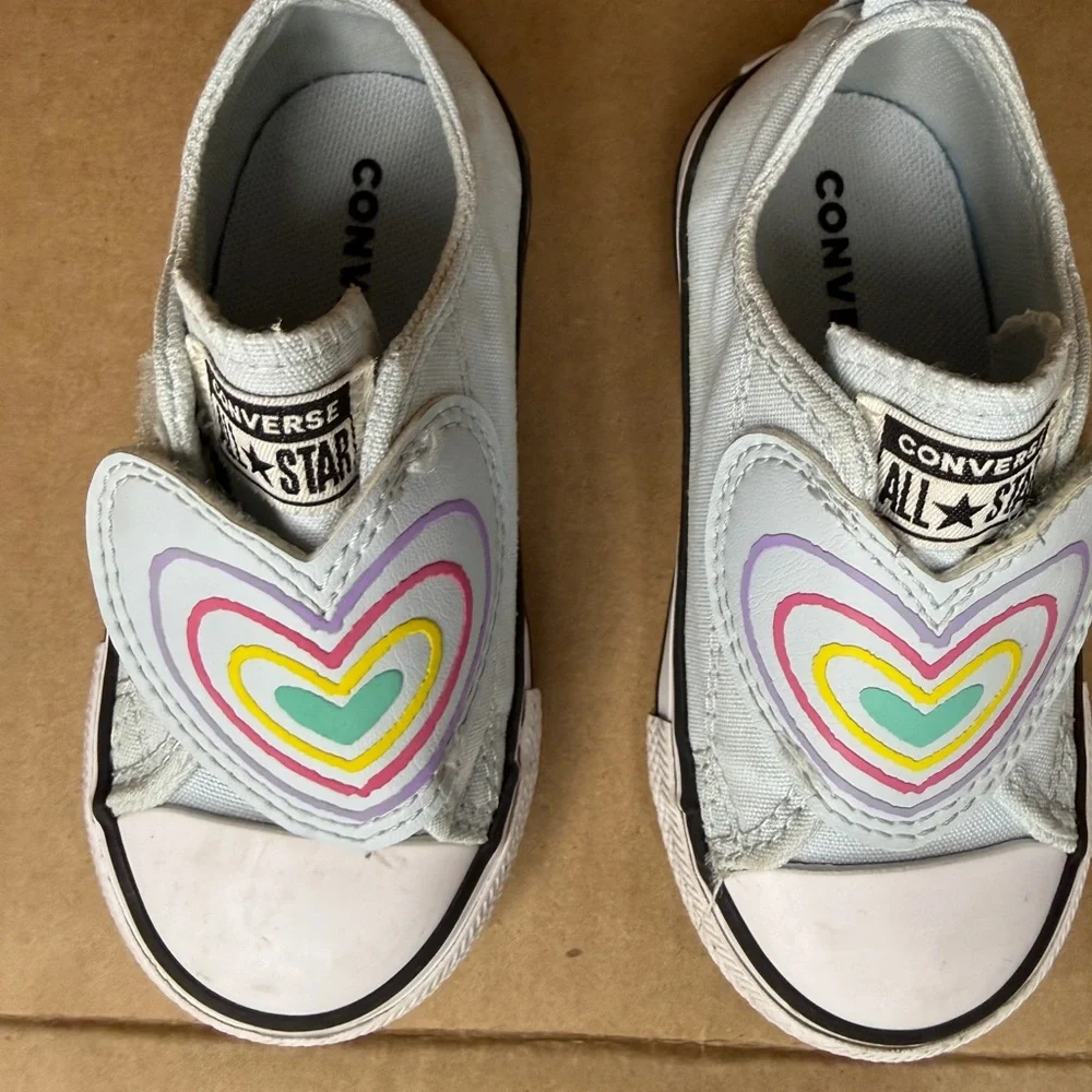 Converse Chuck Taylor All Star 2V Light Blue Rainbow Heart Infant Shoes size 6